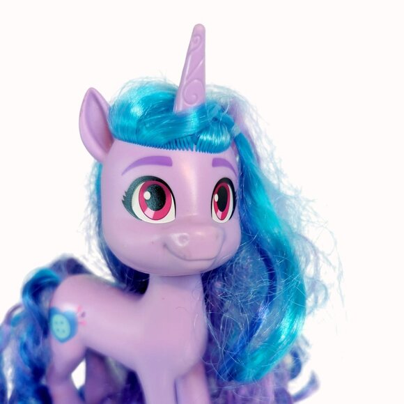 My Little Pony Shining Adventures Izzy Moonbow Purple Unicorn Blue & Purple Hair - Picture 2 of 6